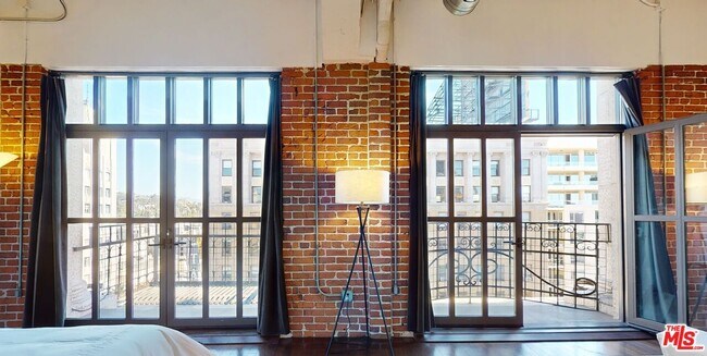Building Photo - 1645 Vine St