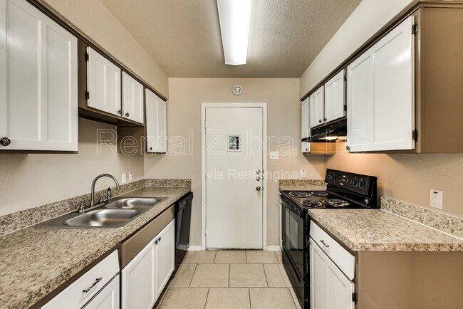Building Photo - 7113 Edinburg Dr