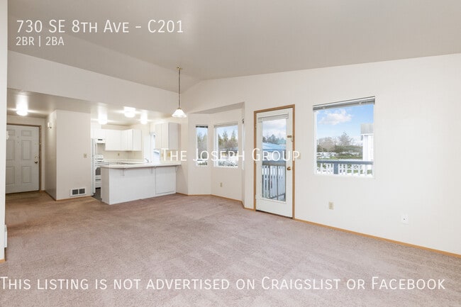 Building Photo - Top Floor 2BD/1.75BA Condo in Oak Harbor!