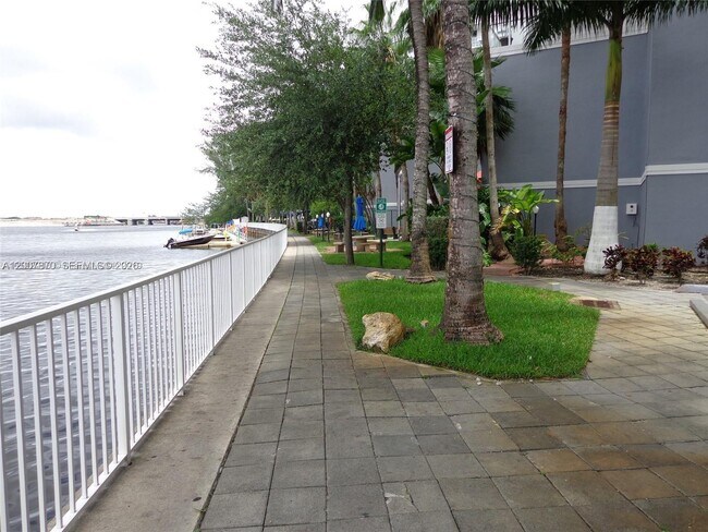 Foto del edificio - 5091 NW 7th St