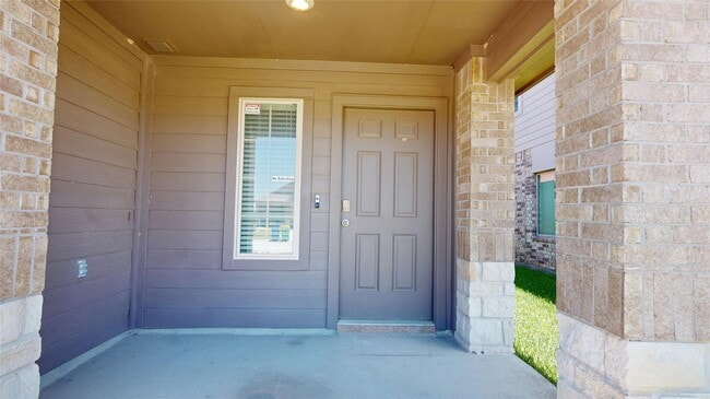 Building Photo - 16873 Short Pnes Dr