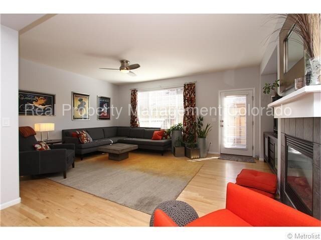 Foto del edificio - 940 Bristle Pine Cir
