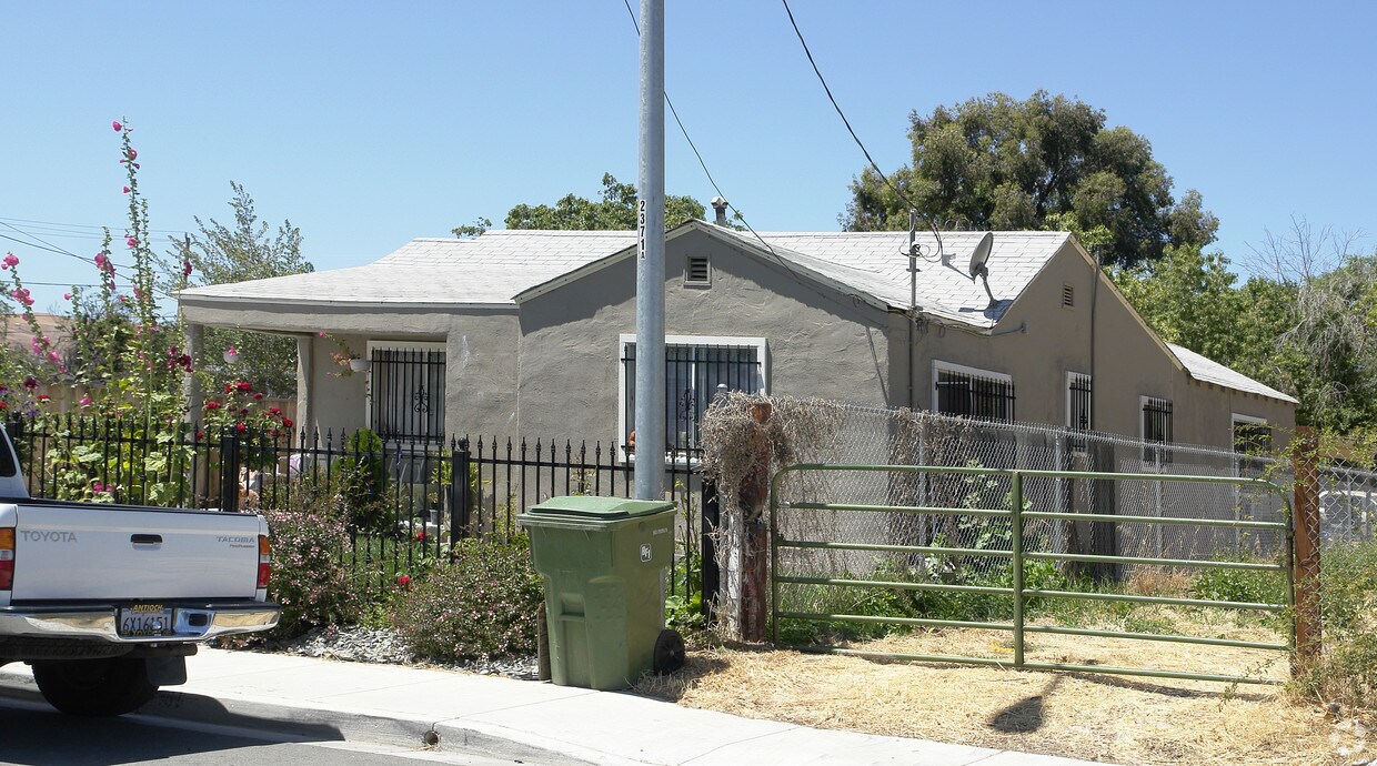 Building Photo - 29-53 Fairview Ave