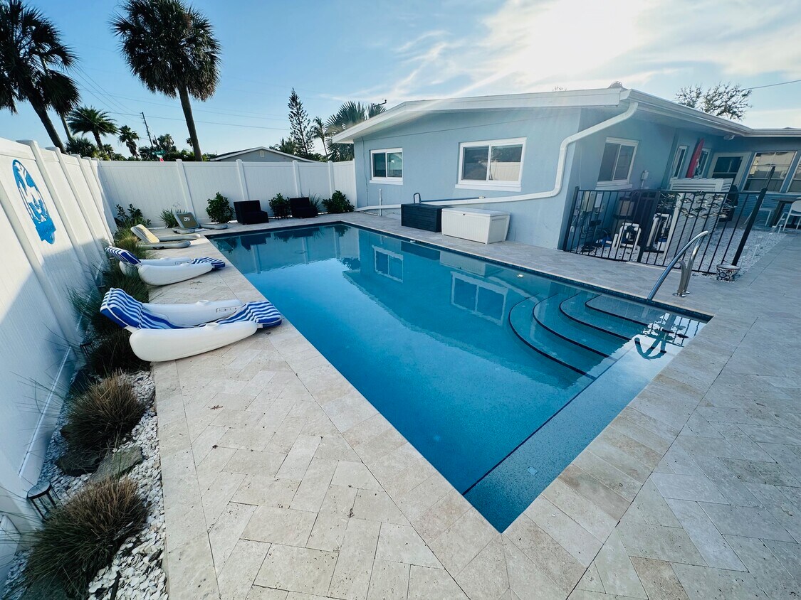 Primary Photo - 385 S Tessier Dr