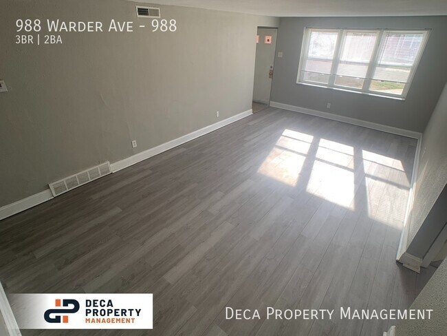 Building Photo - 3 Bedroom Apartment