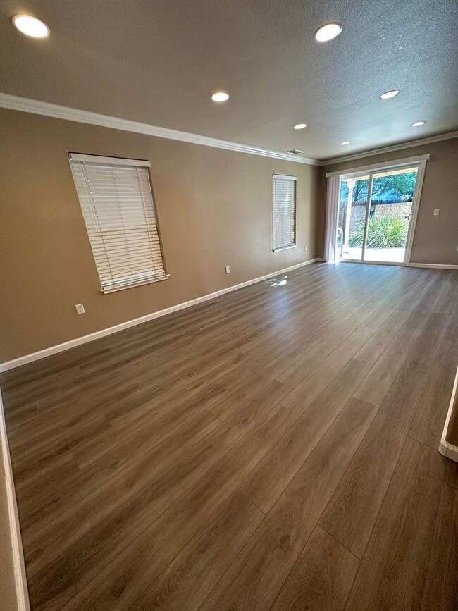 Foto del edificio - 1149 W 3rd St