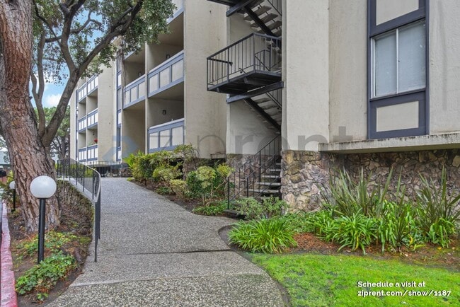 Building Photo - 965 Shorepoint Ct