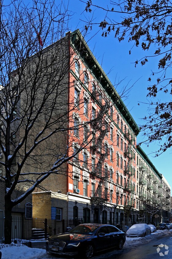 Primary Photo - 215 W 109th St