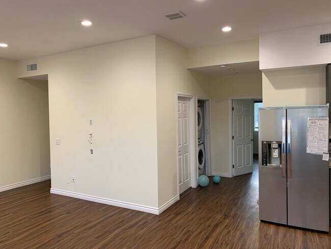 Building Photo - 4730 Mission Bay Dr