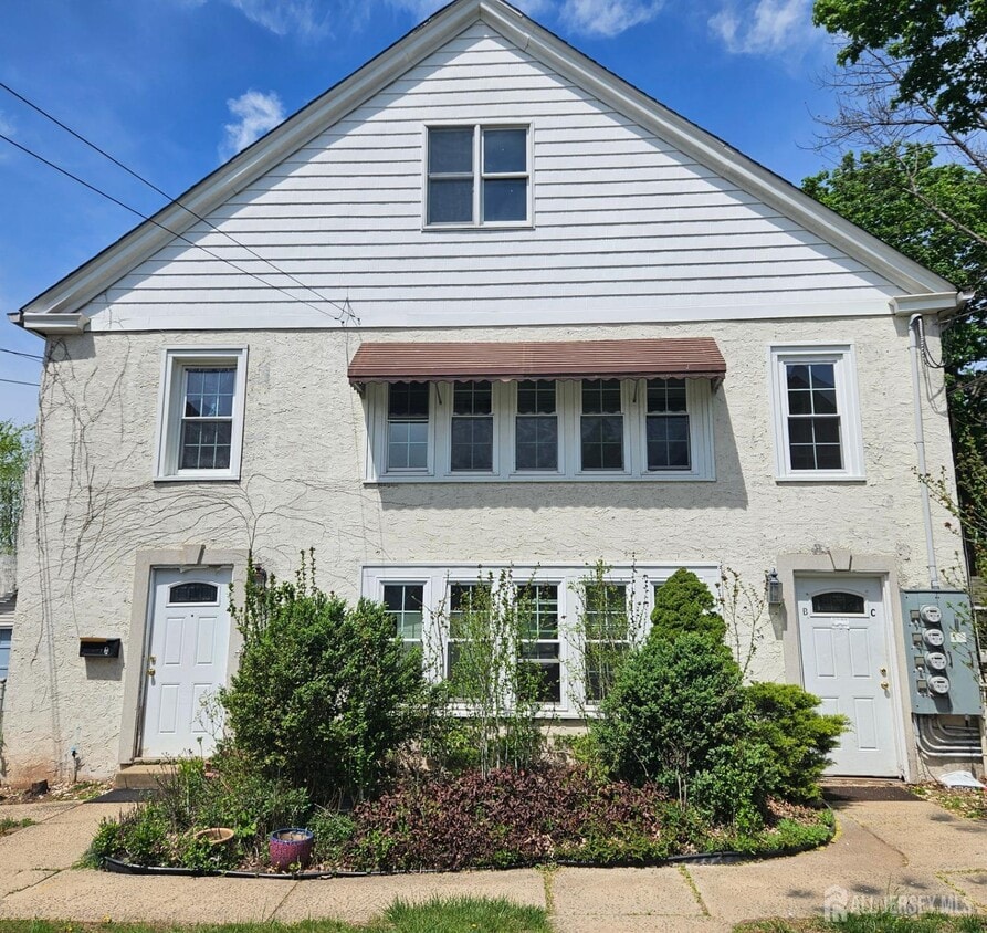 Primary Photo - 427 Magnolia St