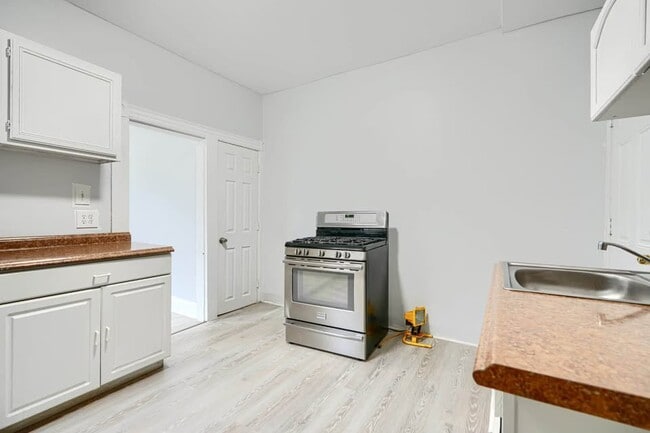 Building Photo - 151X E Hoffman St