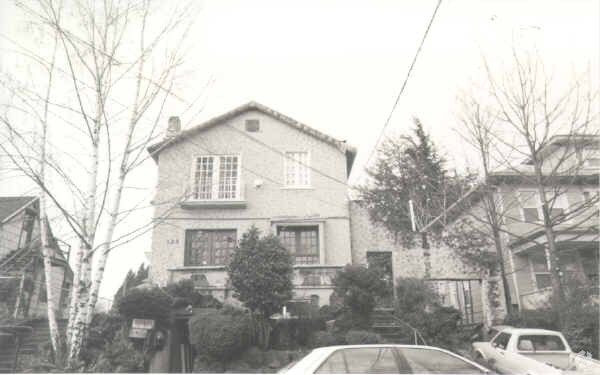 Building Photo - 125 SE 30th Ave