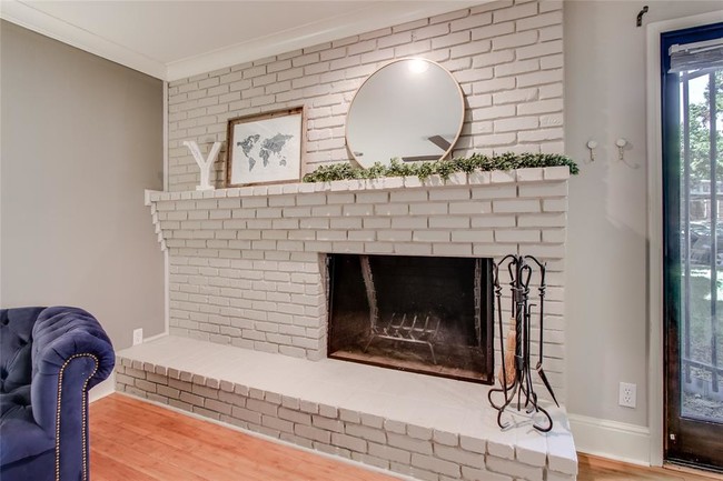 Foto del edificio - 7730 Meadow Park Dr