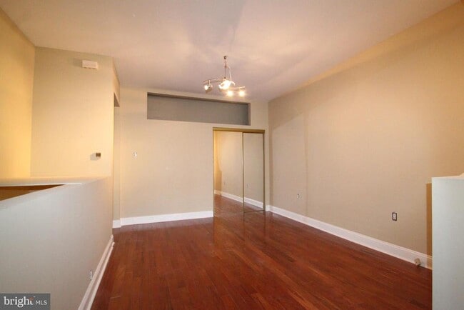 Building Photo - 1309 S Warnock St