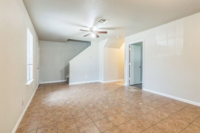 Foto del edificio - **2 Weeks Free!!** Charming 3-Bedroom Town...