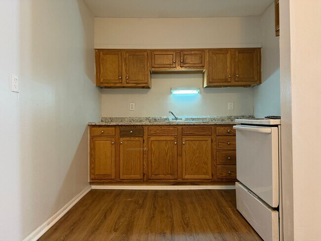 Foto del edificio - Spacious 1–3 Bedroom Apartments in South Louisville | Cedar Chase