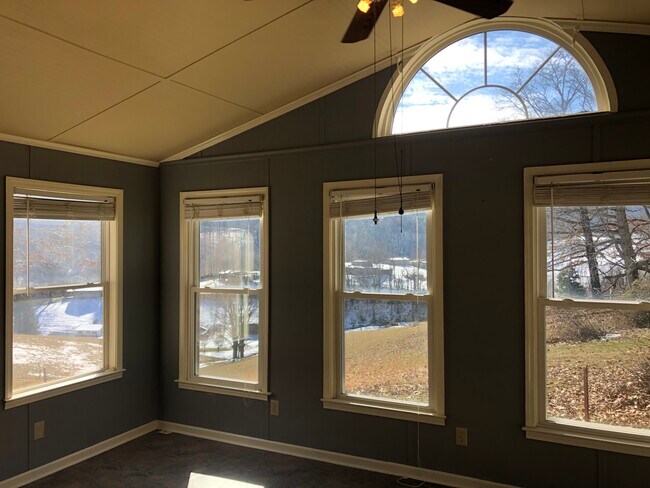 Sunroom - 75 Luther Rd