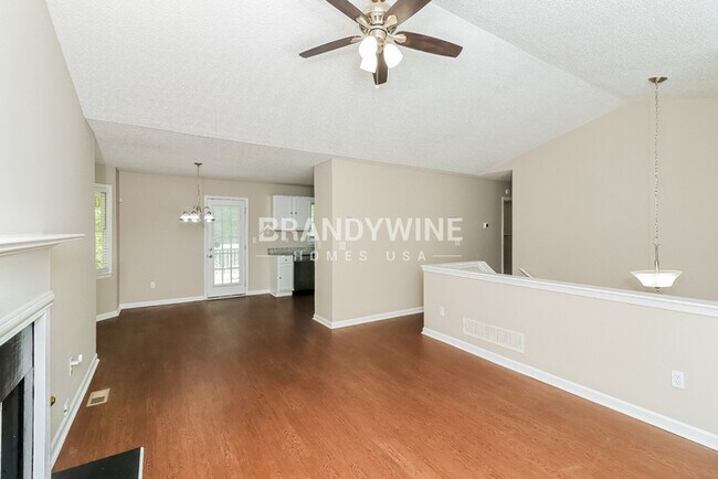 Foto del edificio - 147 Wesley Mill Dr