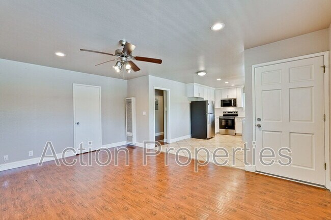 Foto del edificio - 4545 Moorpark Ave