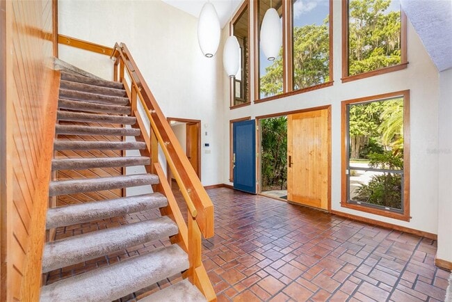 Building Photo - 2020 Venetian Way