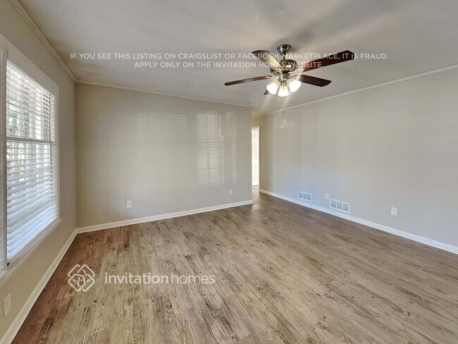 Foto del edificio - 4461 Locksley Rd