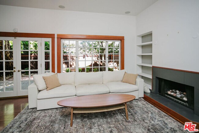 Foto del edificio - 13239 Addison St