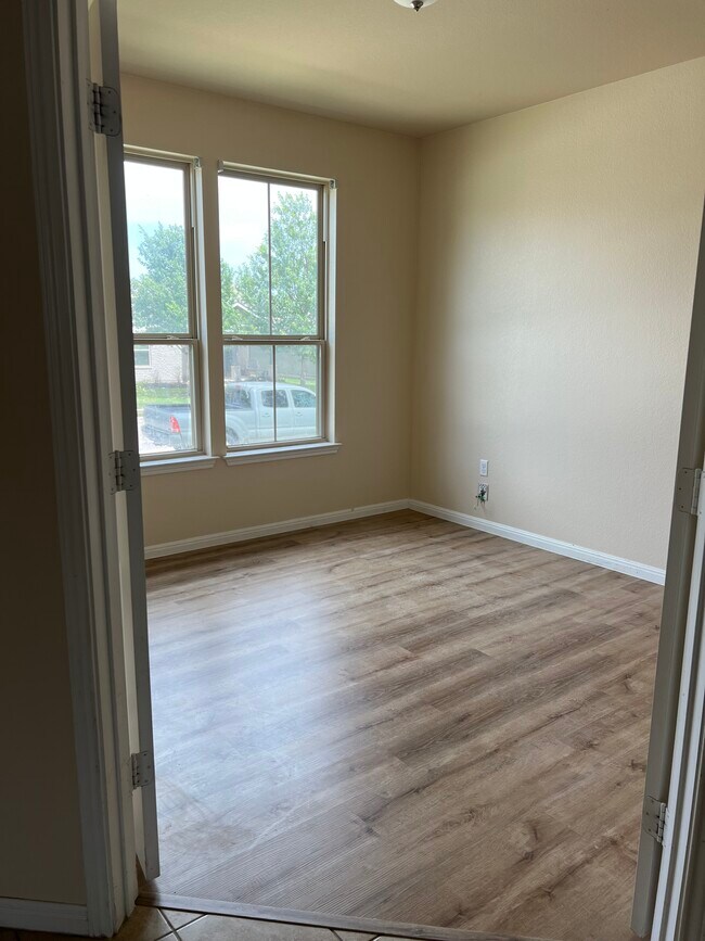Foto del edificio - 1029 Britt Ln