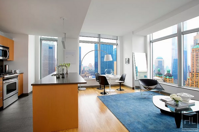 Building Photo - SPRUCE STREET