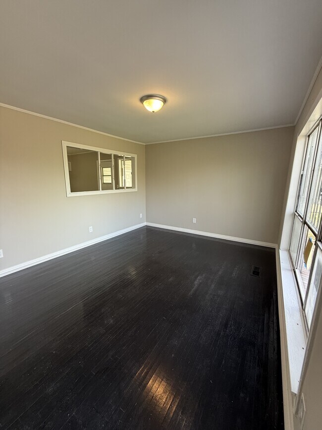 Foto del edificio - 629 Lanett Ave