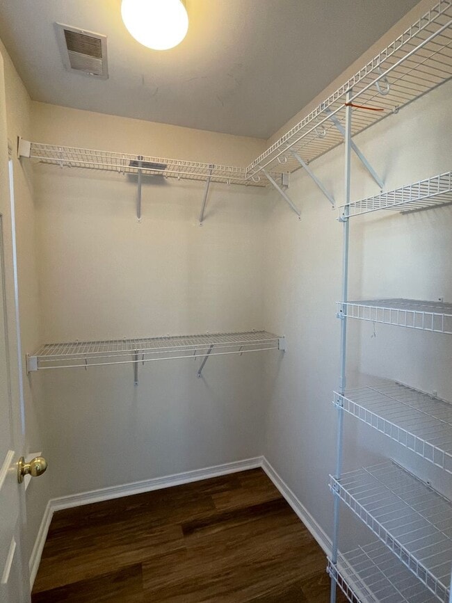 Foto del edificio - 4 BEDROOM IN GODLEY PARK- POOLER