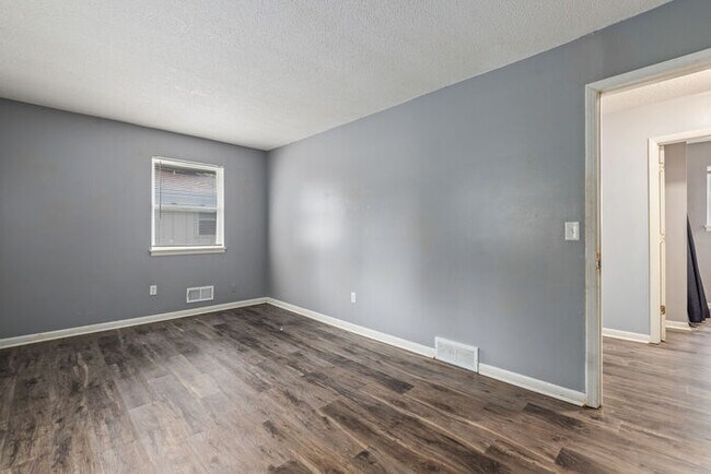 Building Photo - Classic 2BR Duplex