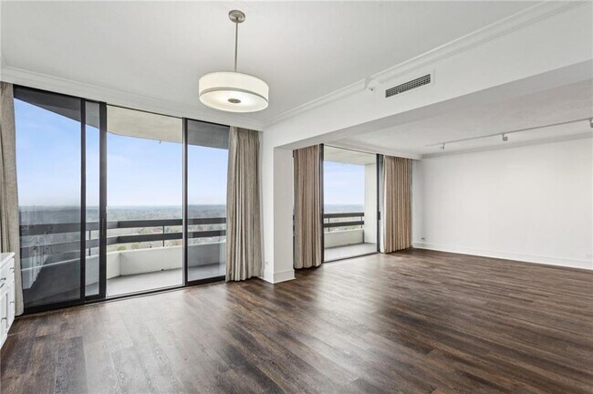 Foto del edificio - 2660 Peachtree Rd NW