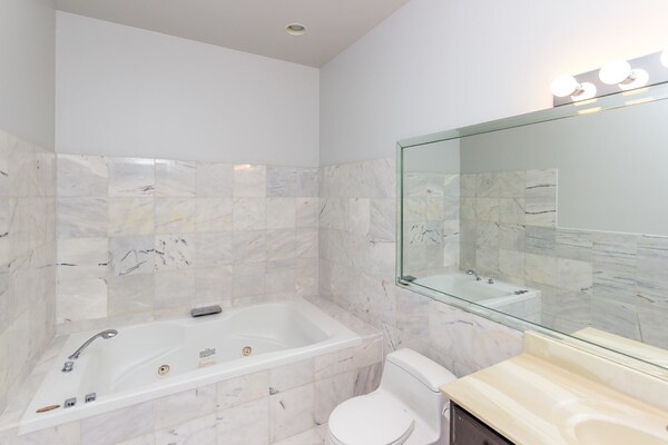 Building Photo - 1116 W Madison St