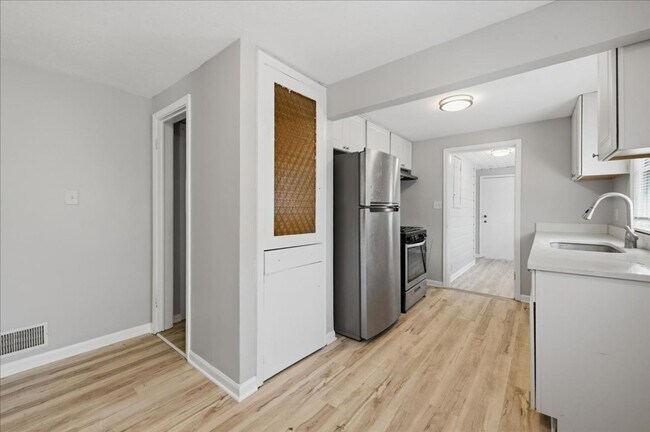 Foto del edificio - 5010 S Brookville Rd