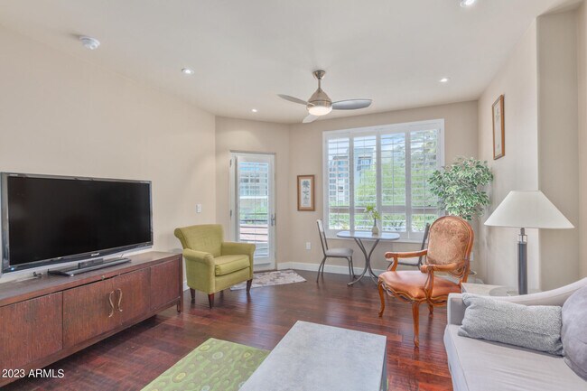 Foto del edificio - 15802 N 71st St