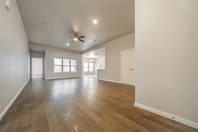 Foto del edificio - 8425 Whitney Dr