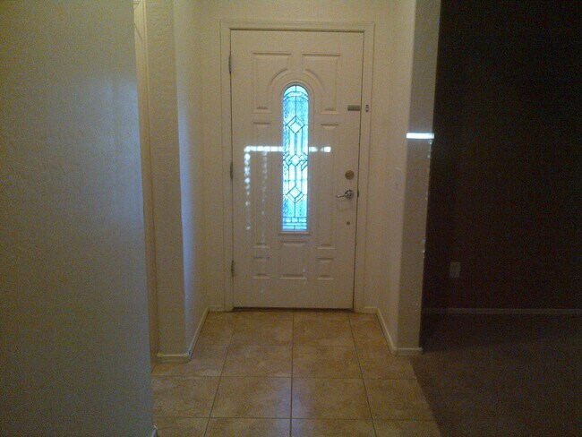 Foto del edificio - Large 4 bedroom, 2.5 bath in Surprise