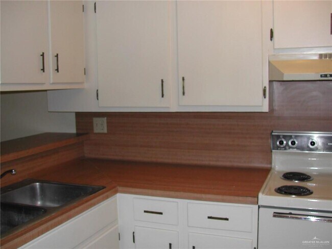 Building Photo - 3820 N 9th Ct