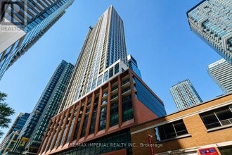 Building Photo - 400 King St W