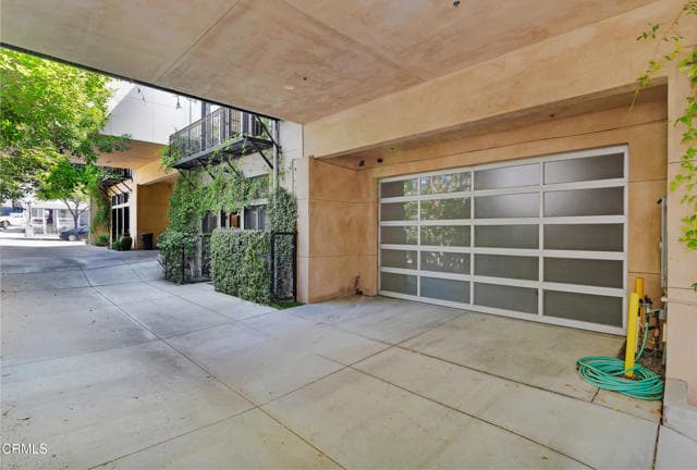 Building Photo - 68 E Montecito Ave