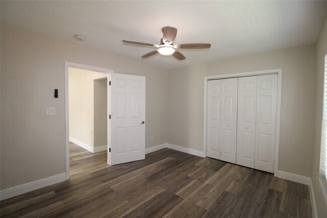 Building Photo - 6925 Avenue N