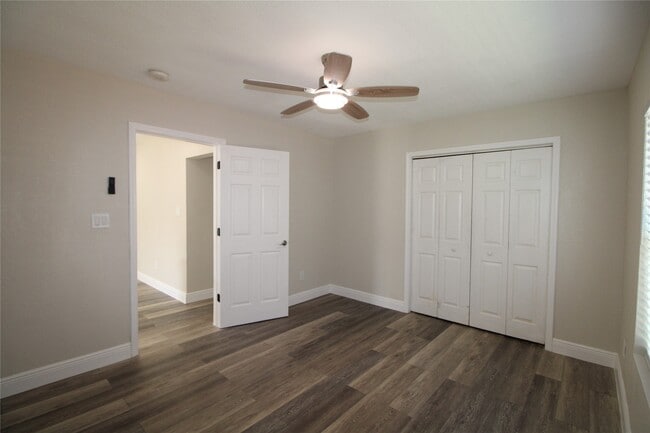 Foto del edificio - 6925 Avenue N