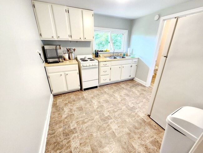 Building Photo - 217 McLane Ave