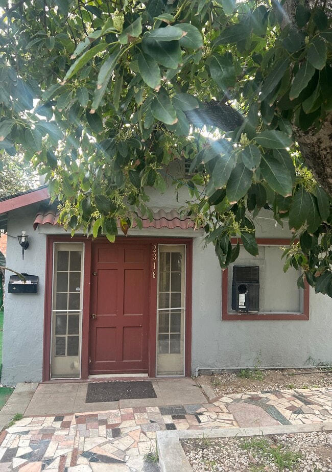 Building Photo - 2318 Florencita Ave