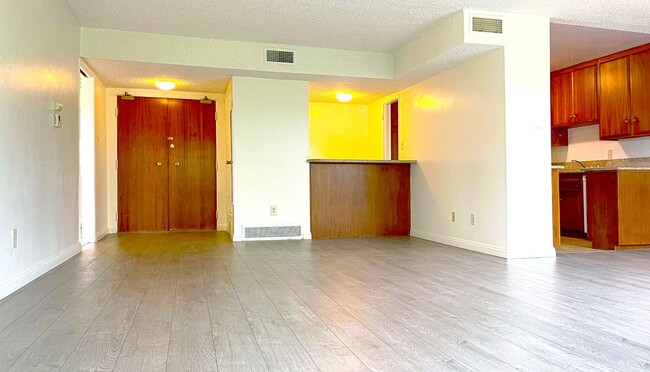 Building Photo - 400 S Los Robles Ave