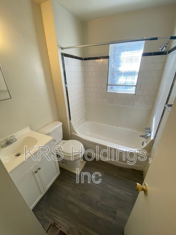 Building Photo - 708 e 18th