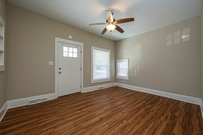 Foto del edificio - 103 E Louisiana Ave