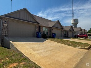 Building Photo - 723 Freedom Way