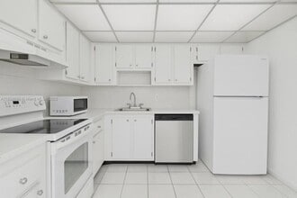 Building Photo - 1300 NE Miami Gardens Dr