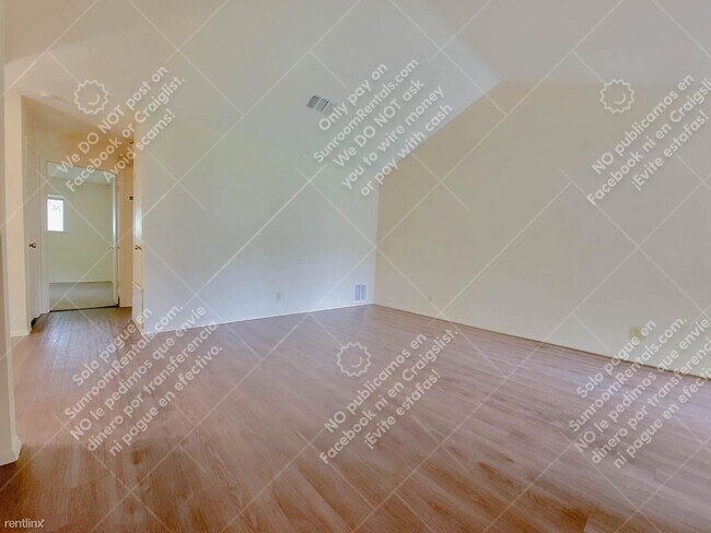 Foto del edificio - 2 br, 1 bath Duplex - 10809 Lanshire Dr B B
